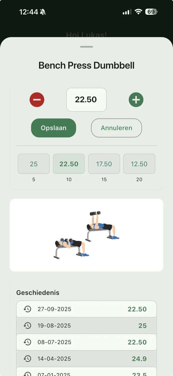 Het oefeningscherm voor Bench Press Dumbbell: het gewicht instellen, met daaronder de historie van eerdere trainingen.