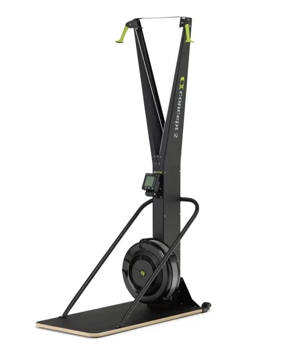 De SkiErg van Concept2: een zwart staand cardioapparaat met twee groene handgrepen, een vliegwiel en een schermpje.
